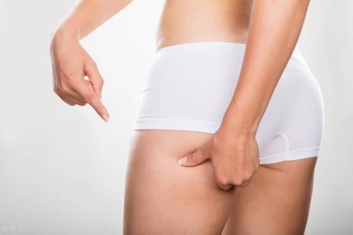 There are such phenomena on women's underwear, maybe something is wrong with your uterus

