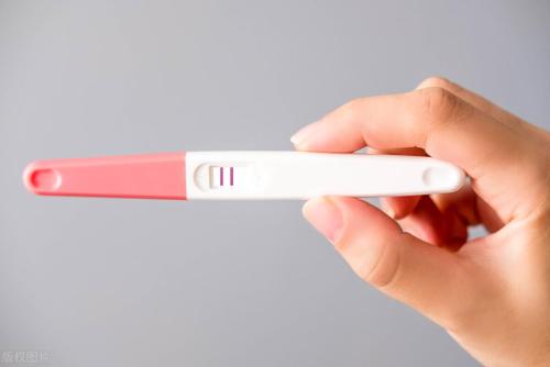 Two lines are clearly visible on pregnancy test strip. Why did you go to hospital for a checkup, but you weren't pregnant?
